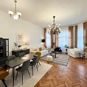 Hillside Luxury With Free Garage , Budapest Hungary