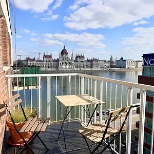 Riverside Luxury Panorama - Smarttv, Fastwifi , Budapest Hungary